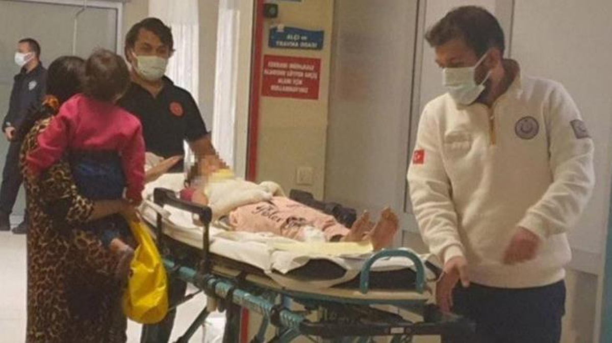 Oyun oynadığı kardeşini, üzerine kolonya döküp yaktı
