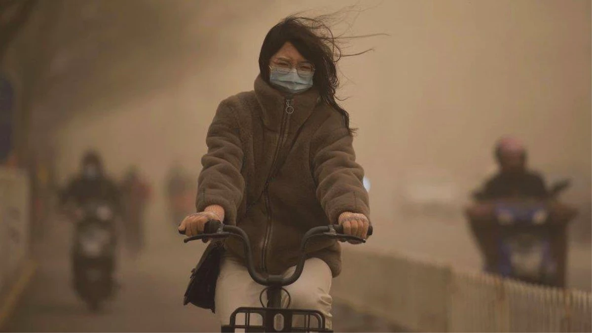 Pekin\'de kum fırtınası: Hava kirliği seviyesi 160 kat arttı