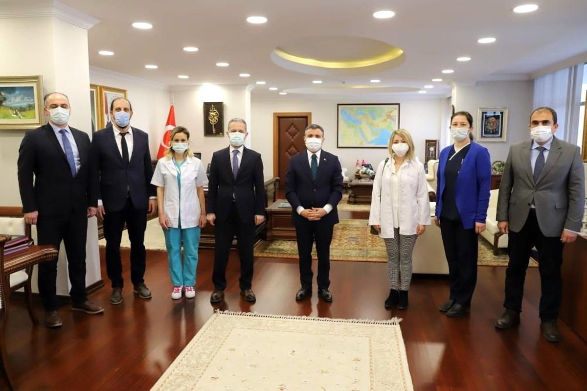 Sağlık çalışanları 14 Mart Tıp Bayramı Vali Atay ile birlikte kutladılar