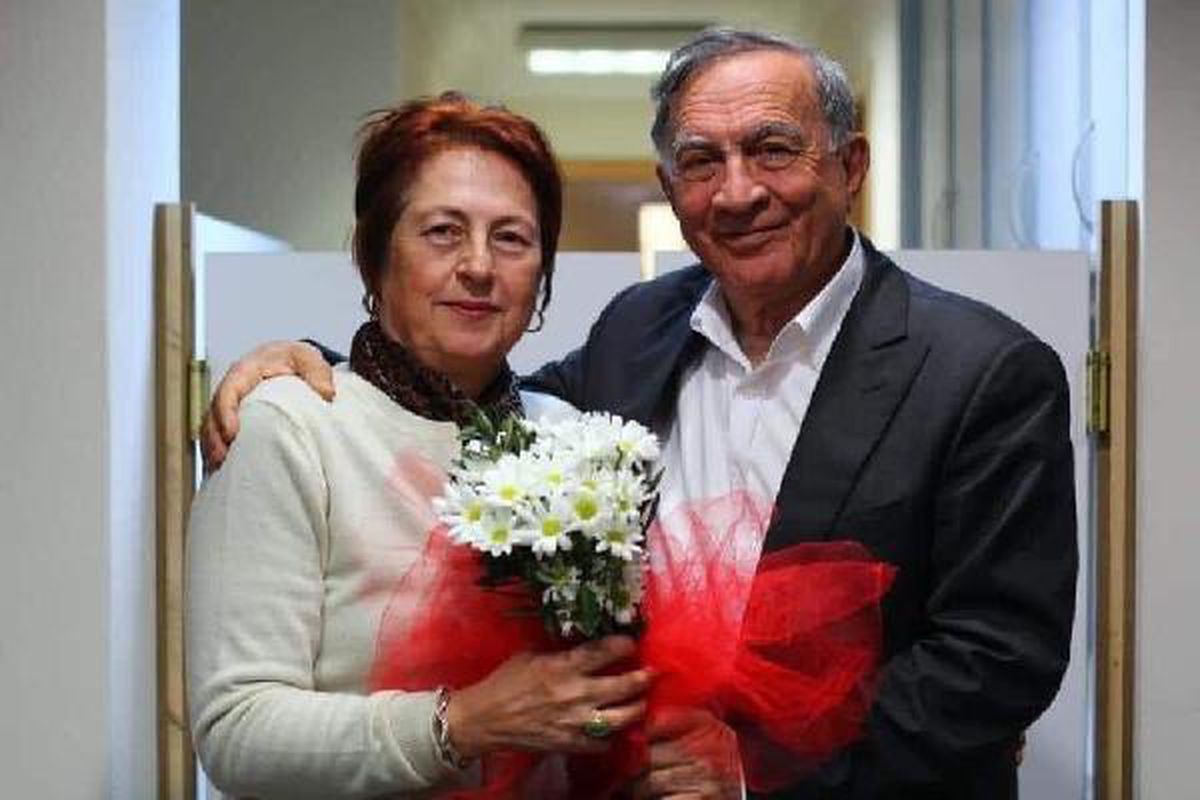 Seyhan Belediye Başkanı Akay\'ın eşi koronavirüsten yaşamını yitirdi