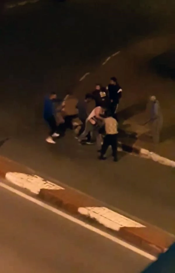 ANTALYA Sokak ortasında 5 kişi, bir kişiyi bayıltana kadar dövdü