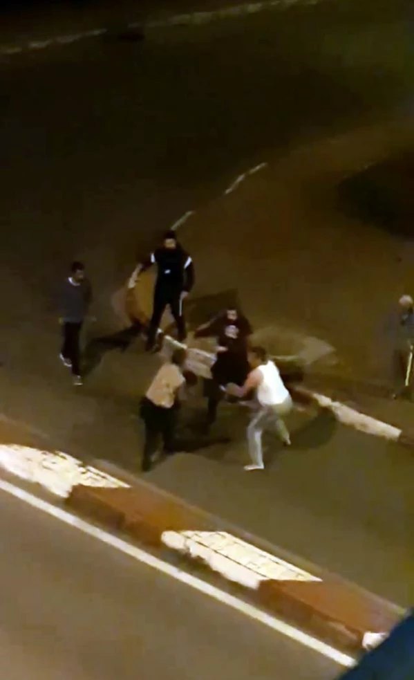 ANTALYA Sokak ortasında 5 kişi, bir kişiyi bayıltana kadar dövdü