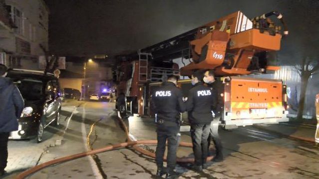 İSTANBUL-ÜMRANİYE'DE İNŞAAT MALZEMELERİ DEPOSUNDA YANGIN