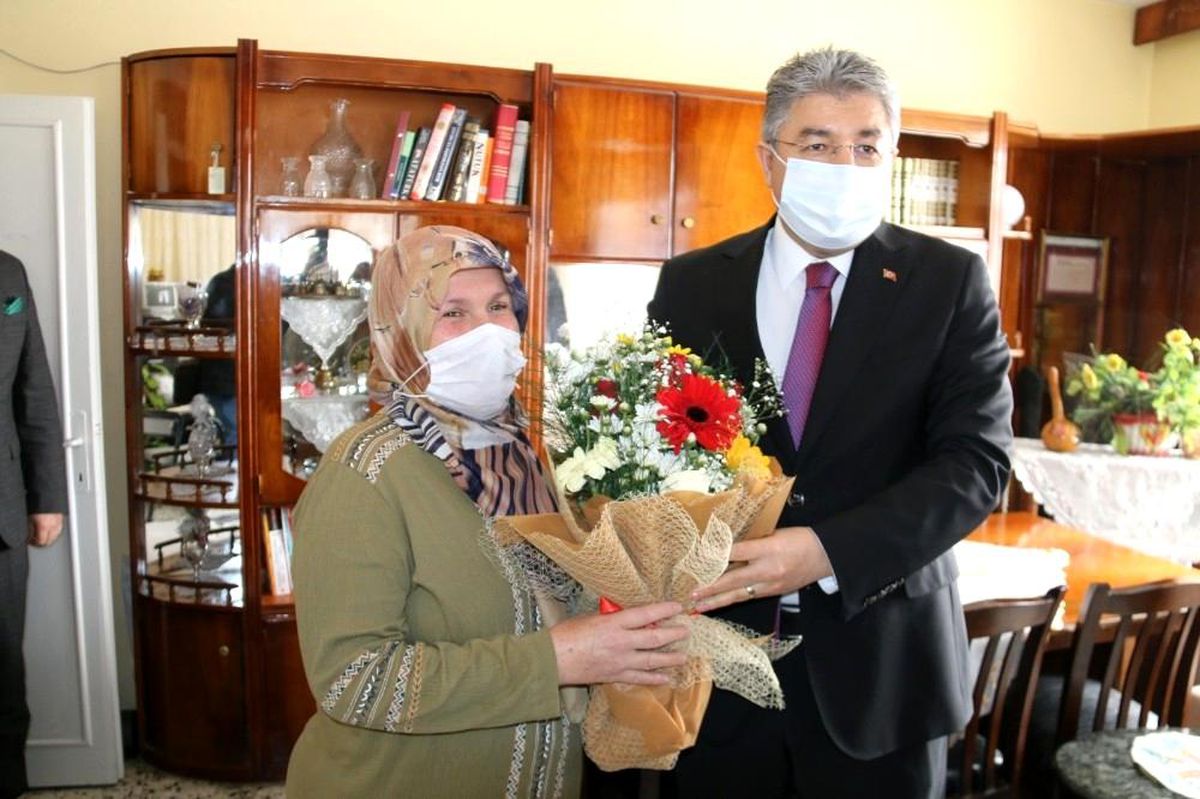 Vali Yılmaz\'dan 40 yıllık vefa