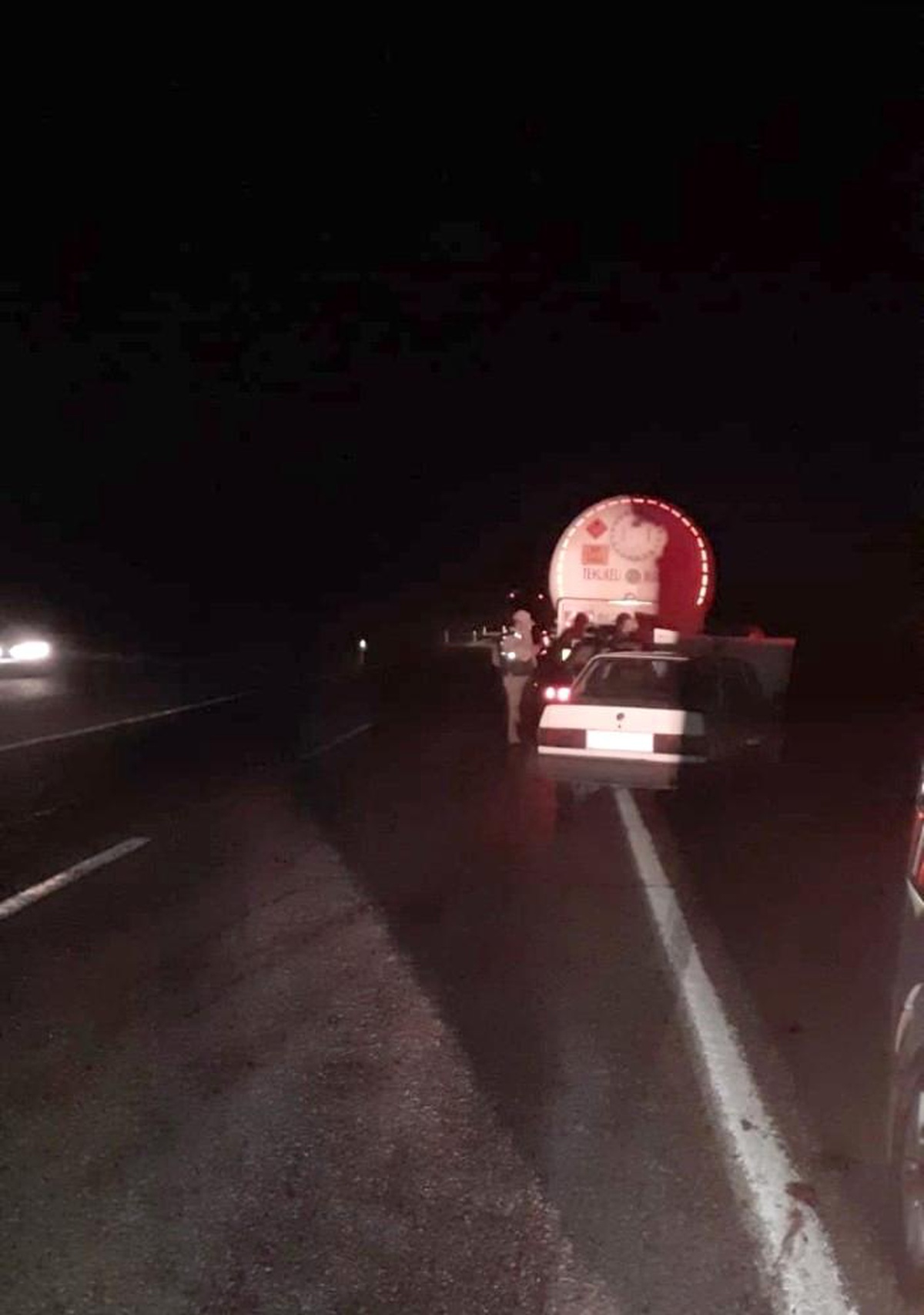 Son dakika haber... Yola çıkan başıboş eşek kazaya neden oldu: 2 yaralı
