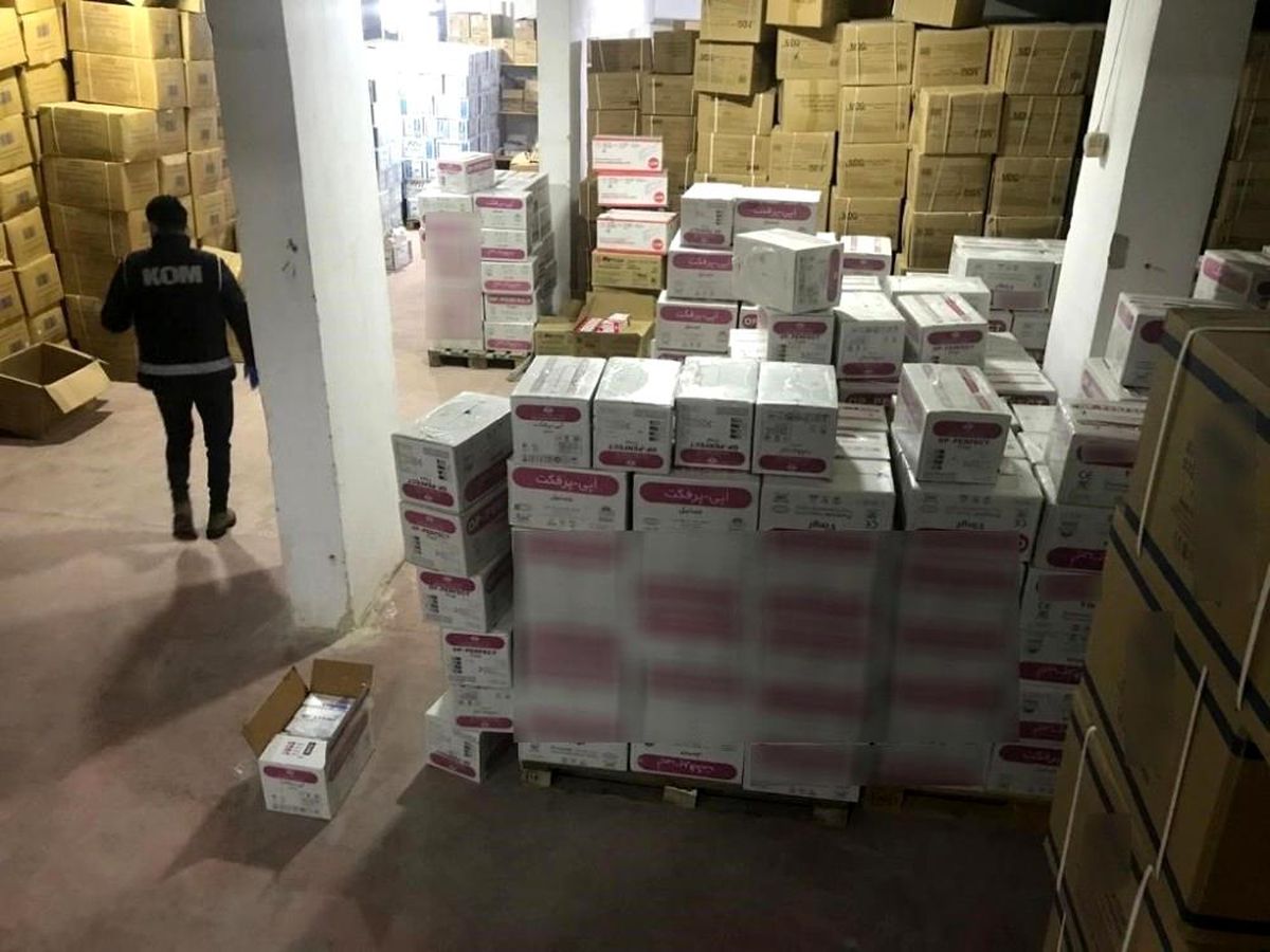 Antalya\'da 977 bin adet gümrük kaçağı cerrahi eldiven ele geçirildi