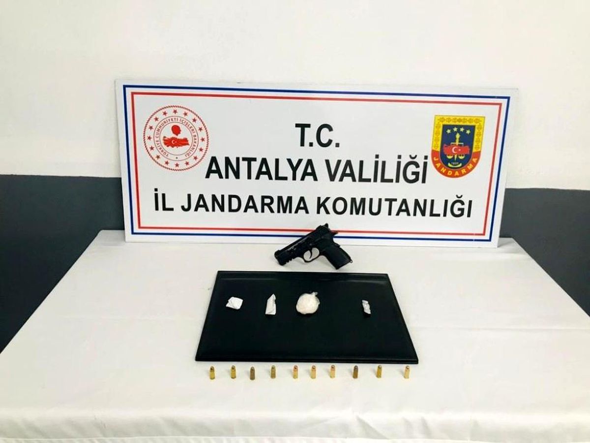 Son dakika haber | Antalya\'da jandarmadan uyuşturucu baskını
