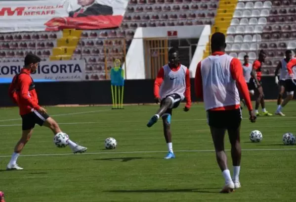 Atakaş Hatayspor'da hedef ilk 5 Atakaş Hatayspor'da hedef ilk 5