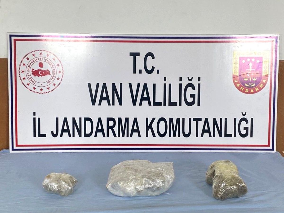 Başkale\'de 4 kilo 506 gram esrar ele geçirildi