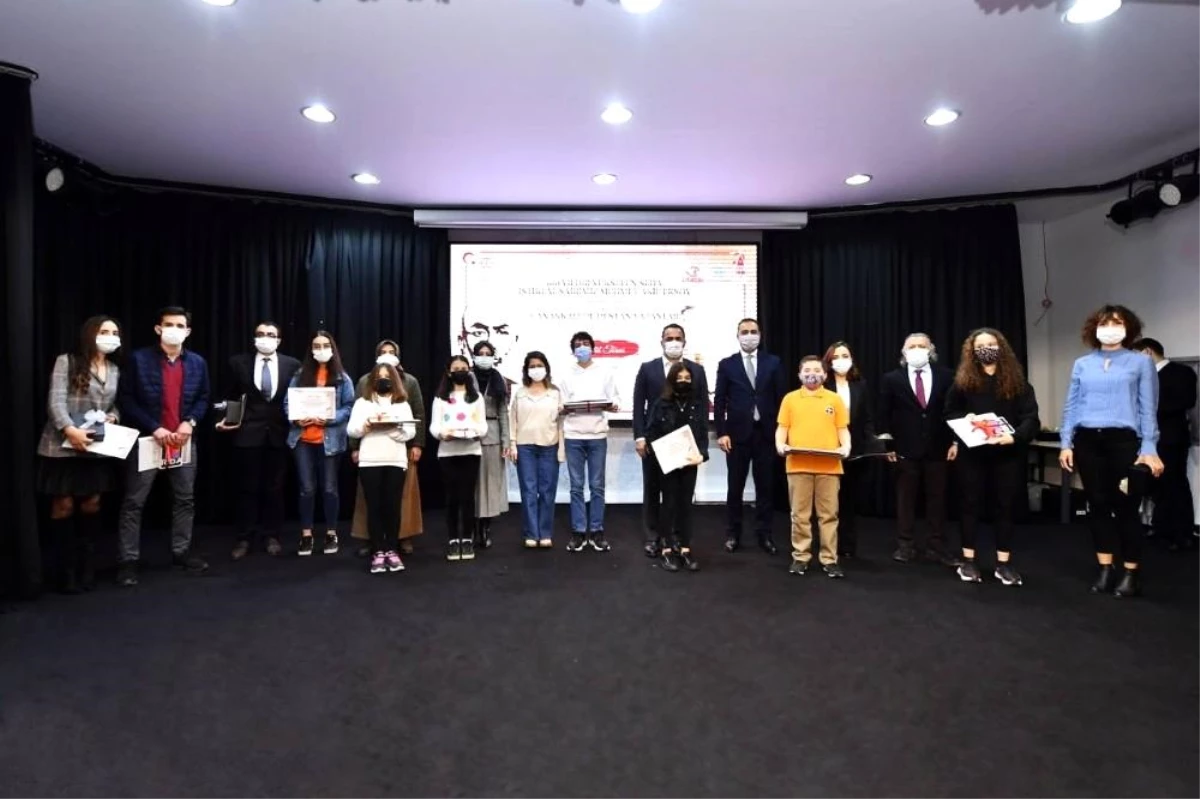 Beyoğlu\'nda öğrenciler kompozisyon ve şiir yarışmalarında hünerlerini sergiledi