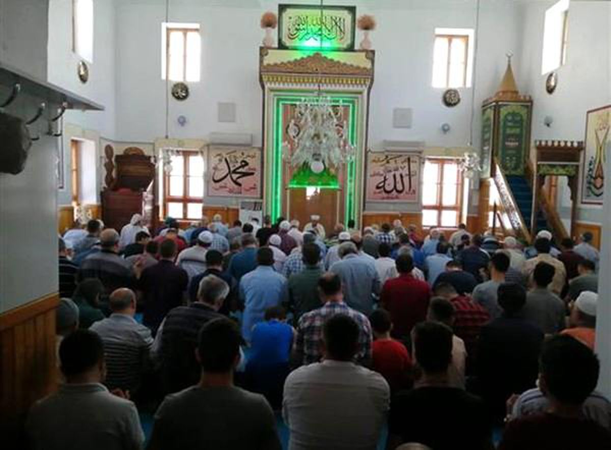 Bilecik\'te cami cemaati İdlib\'e briket ev bağışladı