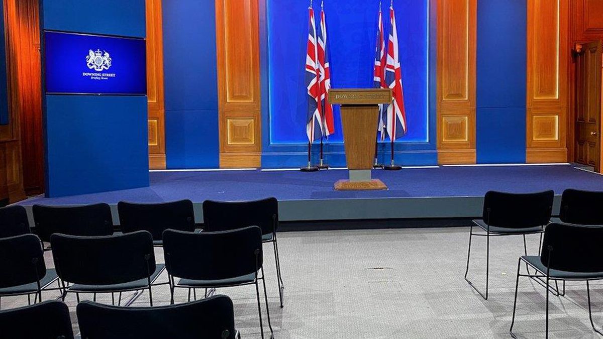 Boris Johnson\'ın 3,6 milyon dolarlık basın salonu neden eleştiriliyor?