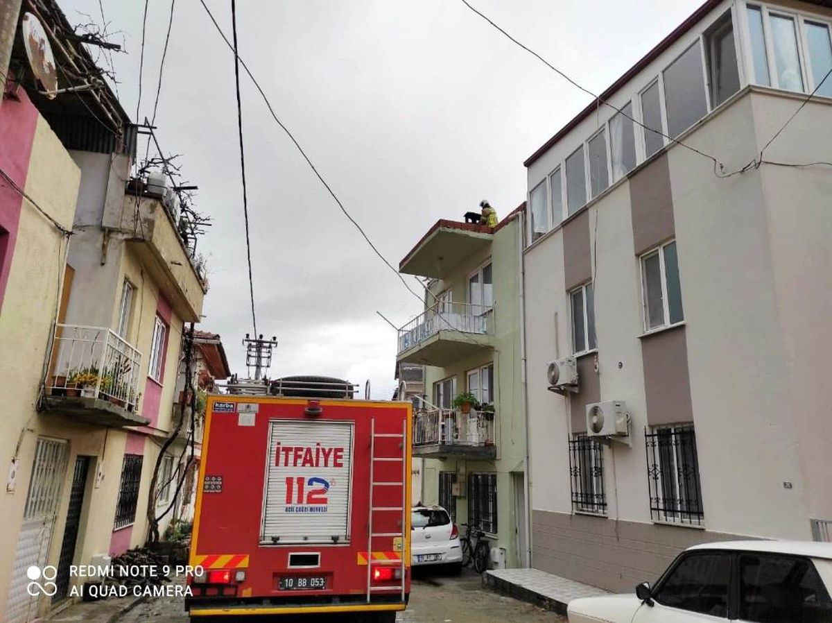Burhaniye\'de baca yangını korkuya neden oldu