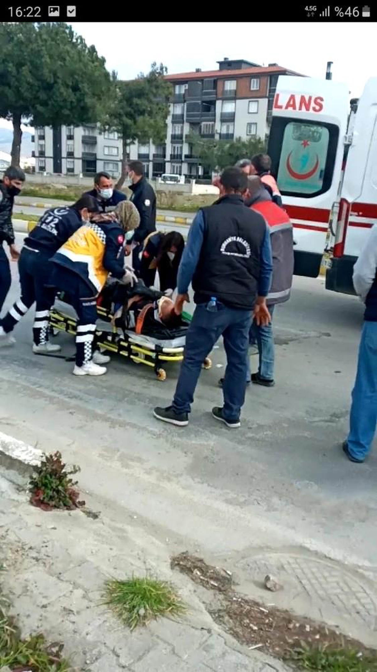 Burhaniye\'de motosiklet kazasında iki kişi yaralandı