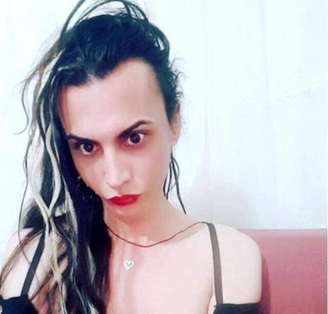 Cansız bedeni battaniyeye sarılı halde bulunmuştu! Trans birey cinayetinde 3 kişi gözaltına alındı Cansız bedeni battaniyeye sarılı halde bulunmuştu! Trans birey cinayetinde 3 kişi gözaltına alındı