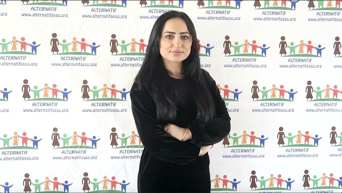 Eğitimi yarıda kalınca Türkiye\'deki öğrencilere burs vermeye başladı