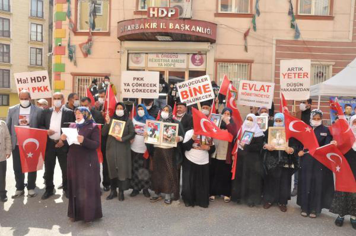 Evlat nöbetindeki ailelerden Ali Babacan\'a \'ziyaret\' tepkisi