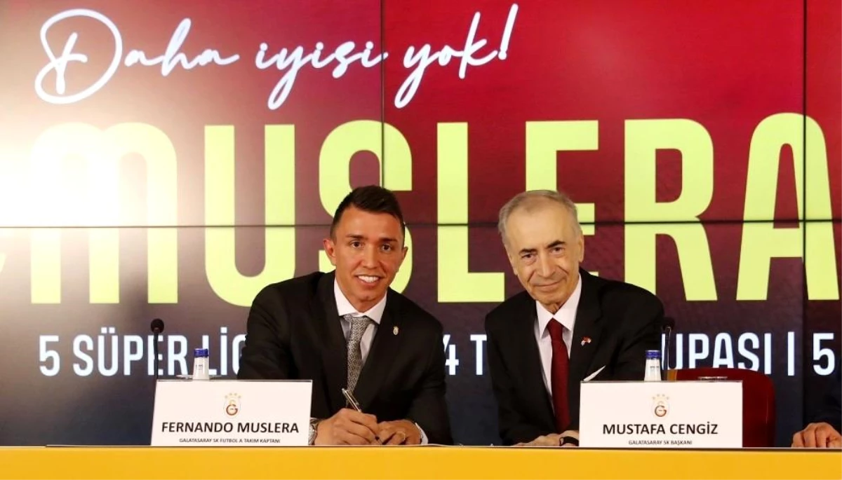 Galatasaray, Fernando Muslera\'nın sözleşmesini 2024 yılına uzattı -3-