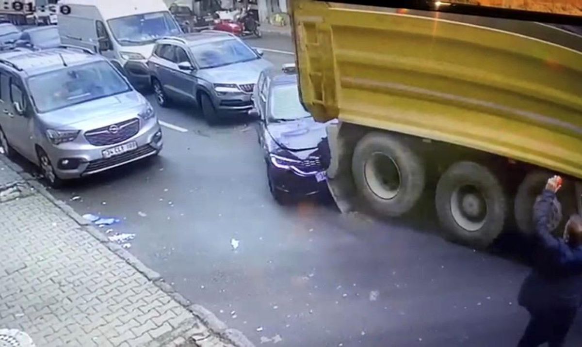 İstanbul\'da hafriyat kamyonu dehşeti kamerada