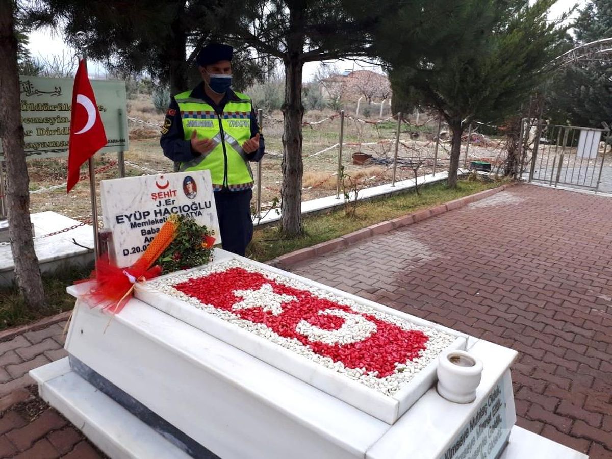Son dakika haber | Gara şehitlerinden Astsubay Semih Özbey\'in, babasına jandarmadan ziyaret