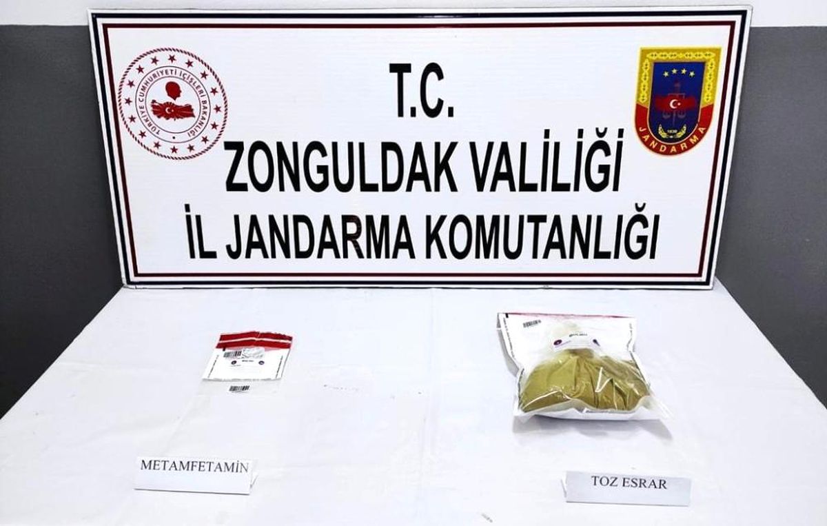 Jandarmanın durdurduğu araçtan uyuşturucu çıktı: 3 gözaltı