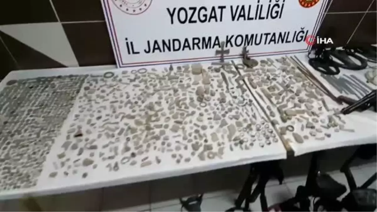 Kaçak kazı yapan şahsın evinde yüzlerce sikke yakalandı
