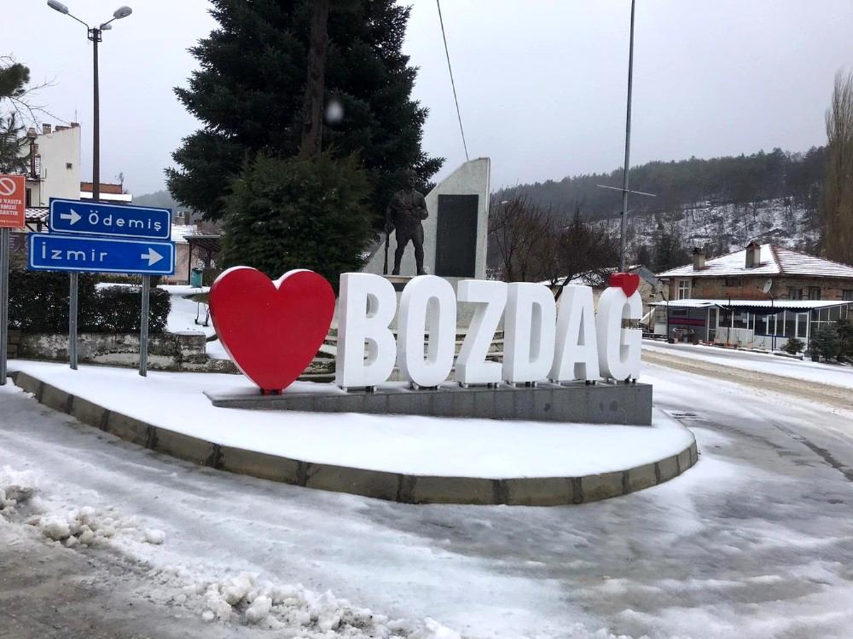 Mart karı İzmir\'deki Bozdağ\'ı beyaza bürüdü