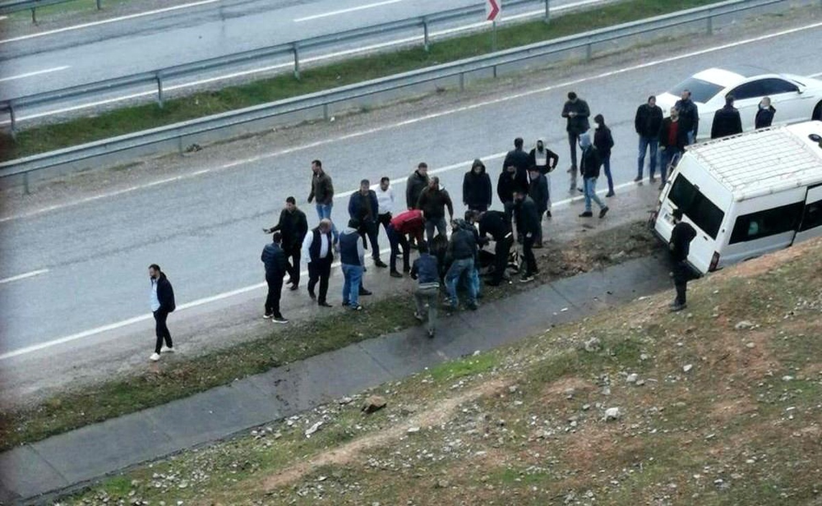 Siirt\'te minibüs ile motosiklet çarpıştı: 1 yaralı
