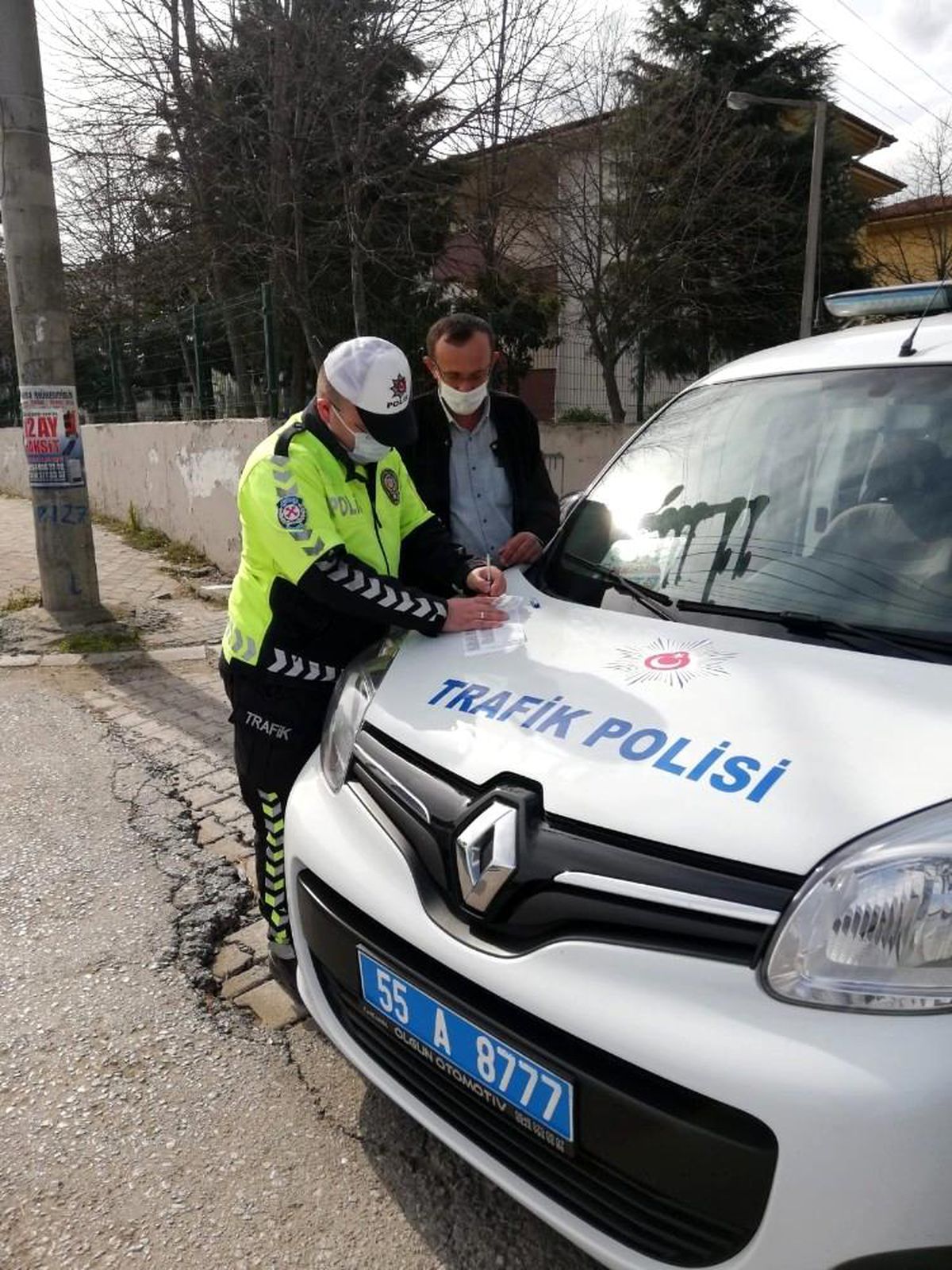 Sivil polis ekipleri denetimde