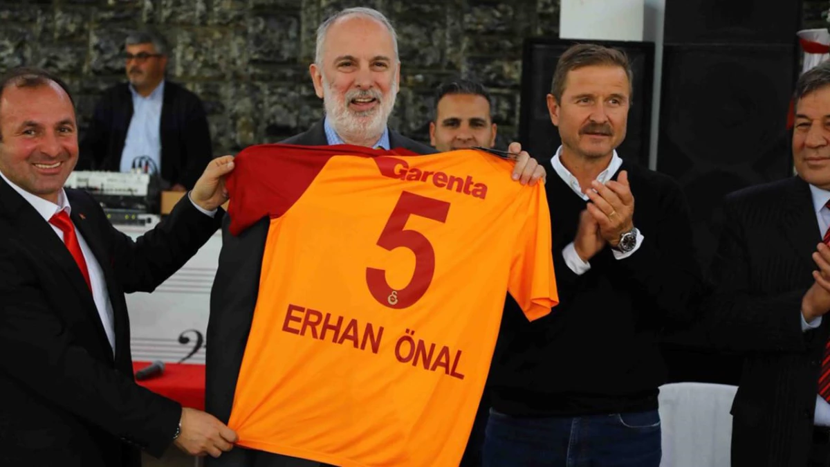 Son Dakika: Galatasaray\'ın efsane futbolcularından Erhan Önal, 63 yaşında hayatını kaybetti