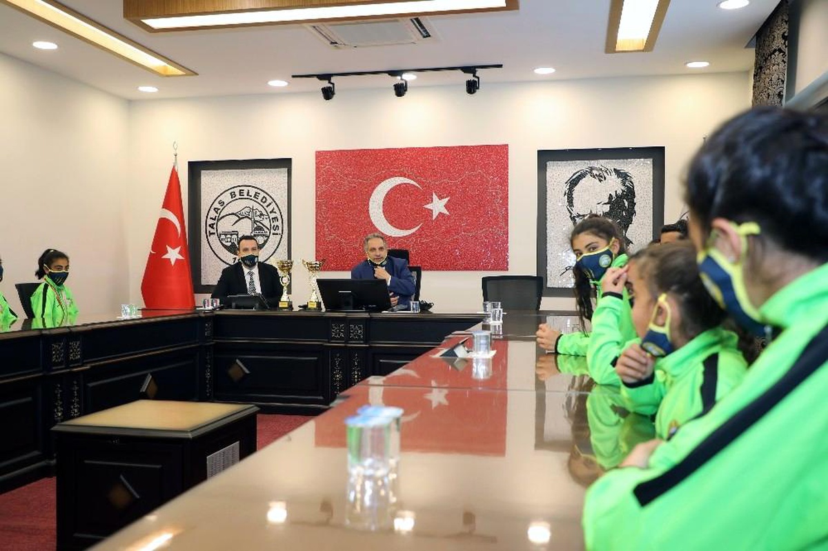 Başkan Mustafa Yalçın, başarılı sporcuları tebrik etti