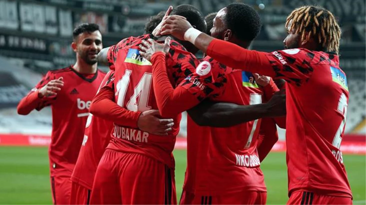 Türkiye Kupası yarı final maçında Beşiktaş, sahasında Başakşehir\'i 3-2 yendi ve finale yükseldi