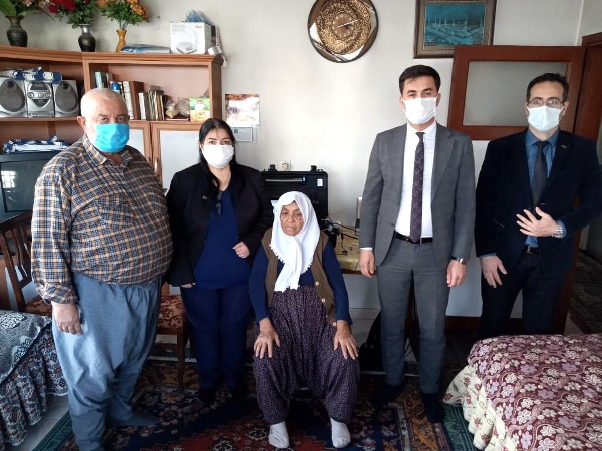 Yaşlı ve engellilere evde kimlik kartı hizmeti