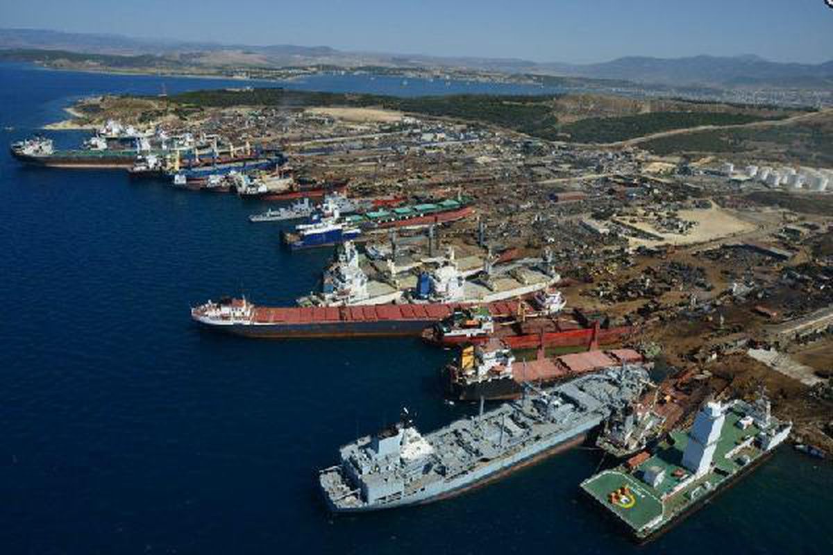 Geri dönüşümü yapılan 108 hurda gemi geçen yıl ekonomiye 450 milyon dolar katkı sağladı