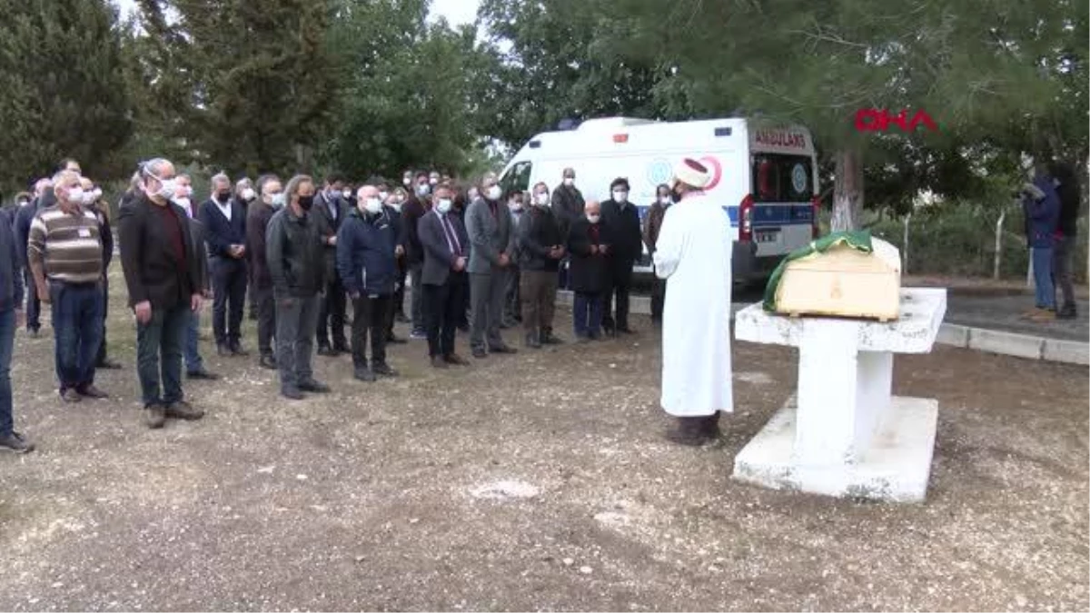 ADANA Koronavirüsten ölen Prof. Dr. Ergenoğlu, babası için ayrılan mezarlığa defnedildi