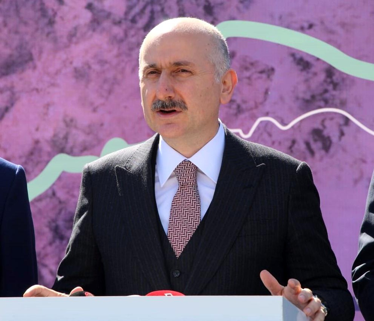 Bakan Karaismailoğlu: "Bölünmüş yol uzunluğumuzu 28 bin 200 kilometrenin üzerine çıkardık"