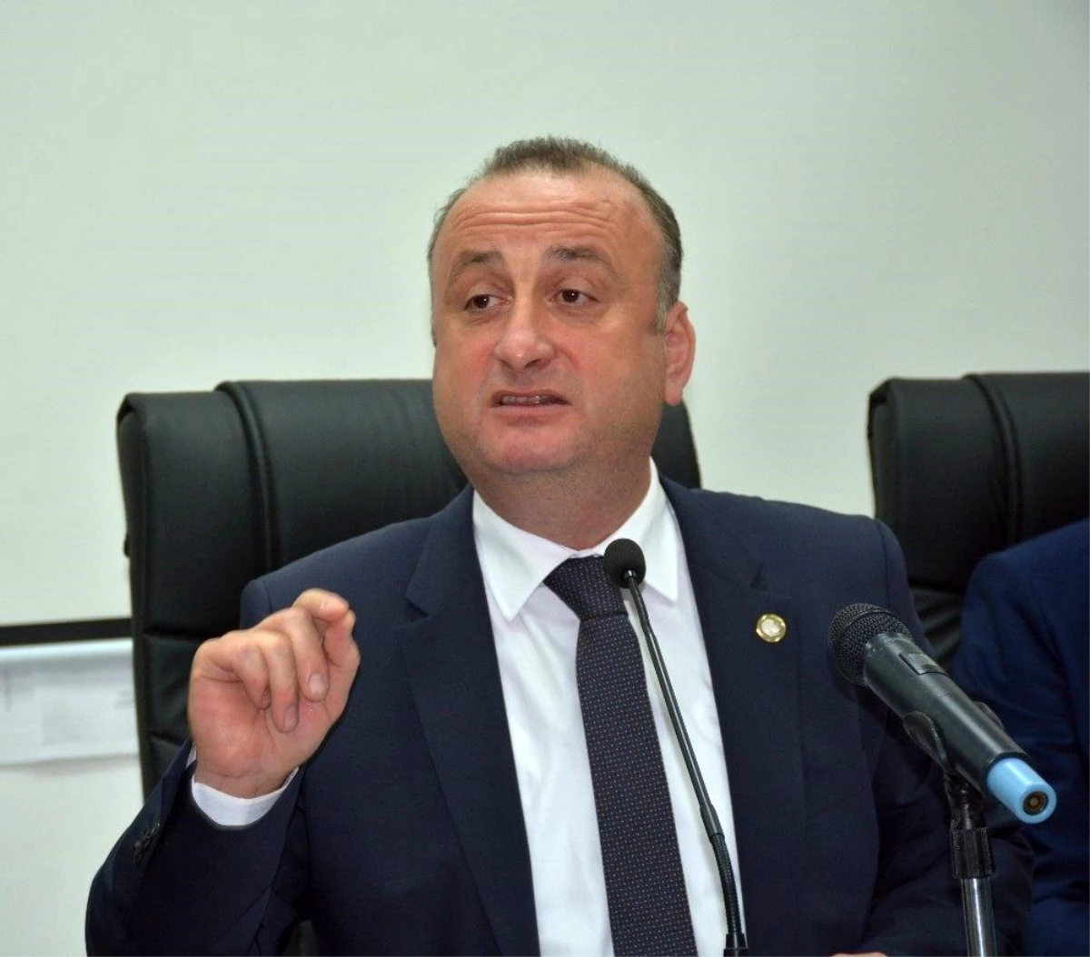 Başkan Ayhan: "Belediyeyi itibarsızlaştırmak için çalışma arkadaşlarım hedef alındı"