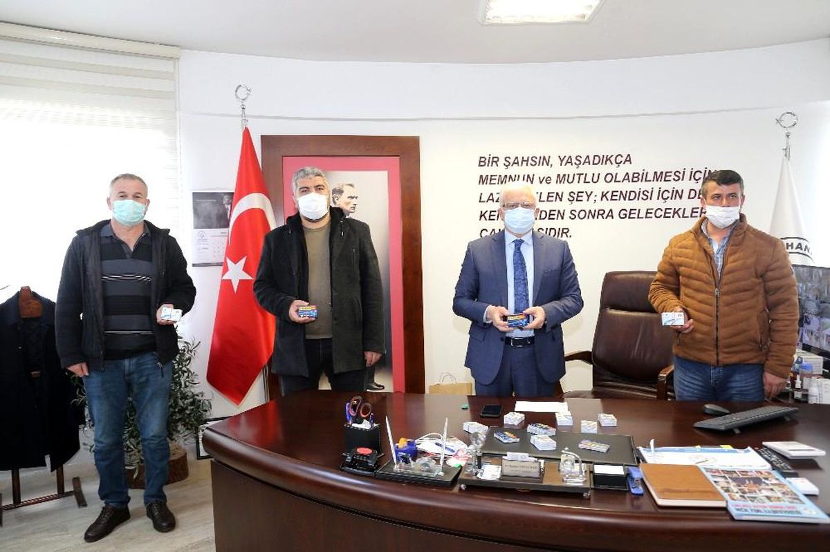 Belediyeden Burhaniye minibüs ve servis şoförlerine alışveriş kartı desteği