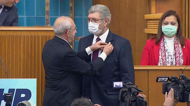 CHP'ye geçen Cihangir İslam, öğrenci andı ile ilgili partisiyle ters düştü - Son Dakika