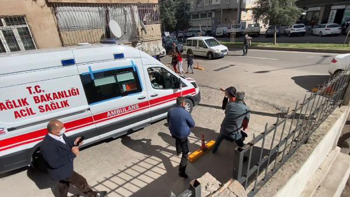 Diyarbakır\'da 2 çocuk annesi, boğazına sarılı yazmayla evde ölü bulundu