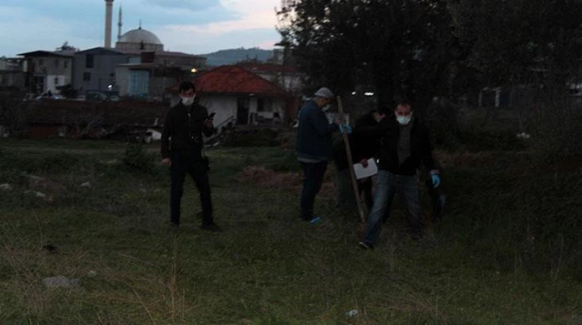 Bahçesine fidan dikmek için çukur kazan vatandaş, el bombası buldu