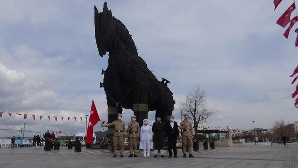 ÇANAKKALE Gazi torunundan şehitler için 106 dakikalık saygı nöbeti