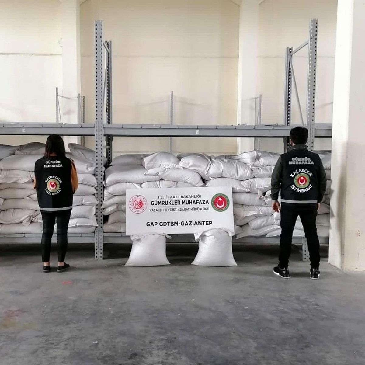 Gaziantep\'te 700 bin lira değerinde kaçak iç fıstık ele geçirildi