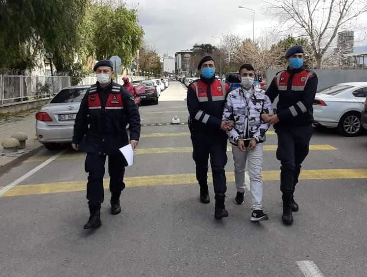 Son dakika haberleri... Girdiği evden altın ve döviz çalan hırsız tutuklandı