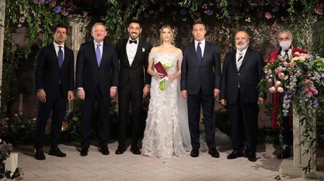 İrfan Can Kahveci, geçtiğimiz yıl nişanlandığı Gözde Doyran ile evlendi