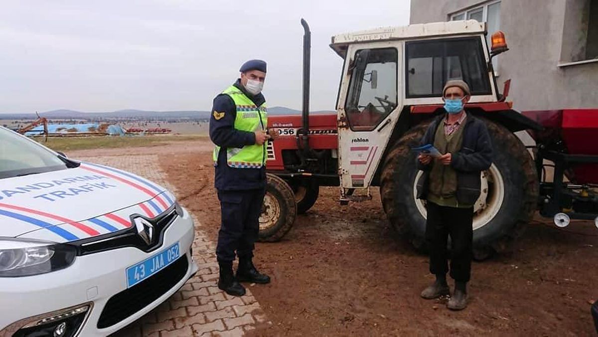 Son dakika: Jandarma köylerde traktör sürücülerini bilgilendirdi