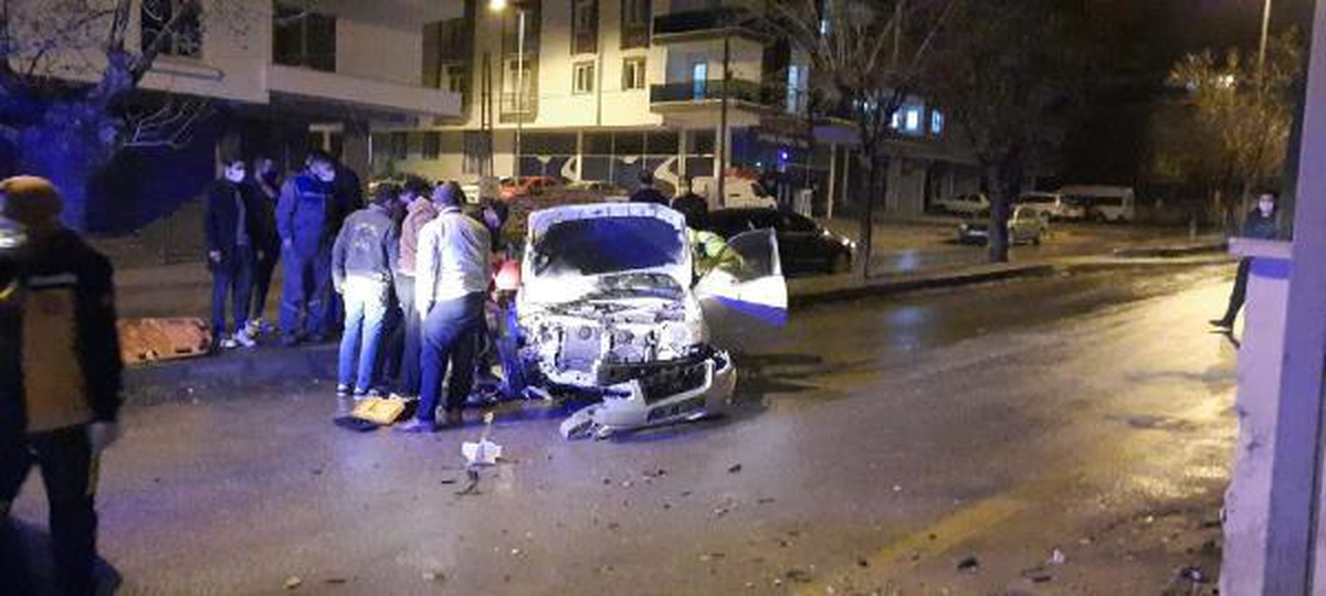 Kırıkkale\'de otomobil duvara çarptı: 1 yaralı