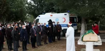 Koronadan ölen doktor, babası için ayrılan mezara defnedildi