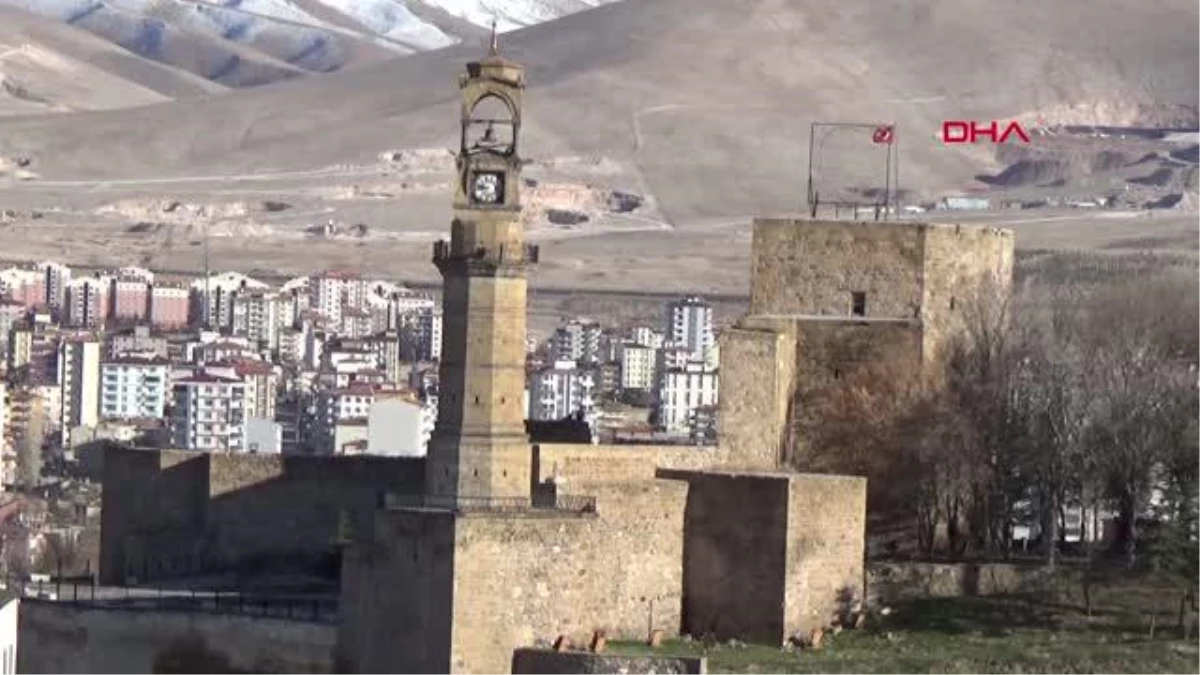 NİĞDE 2\'nci Abdülhamid\'in tahta çıkış yıl dönümünde inşa edilen saat kulelerinin en yükseği Niğde\'de