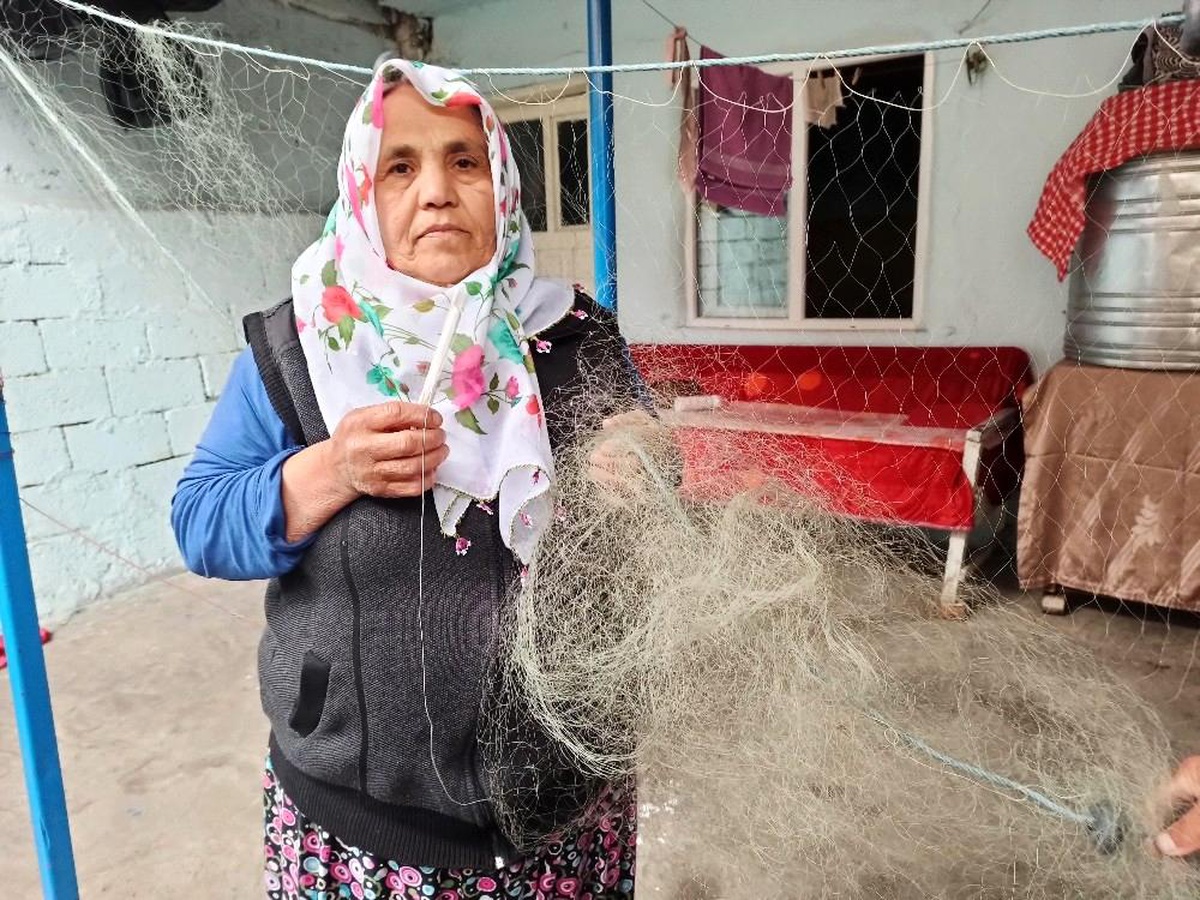 Son dakika haberi... O ağları örüyor kocası balık avlıyor